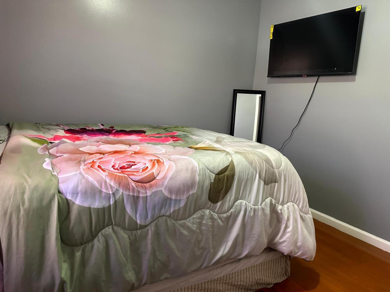 Divine Villa Guest House 65 Sherman 6Mins To Airport And 4Mins To Penn Station Newark Exterior foto